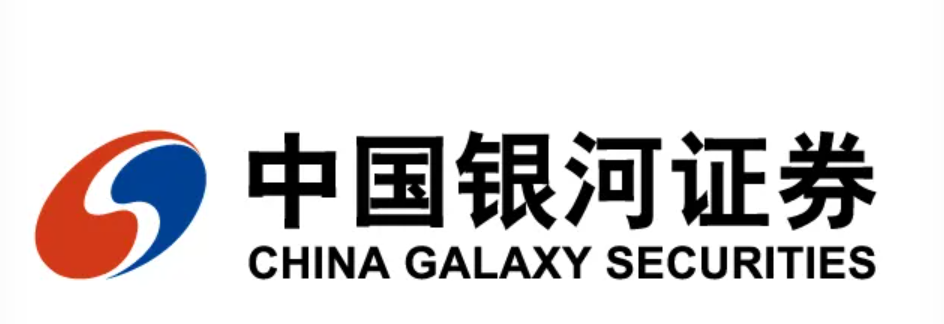 投资者正在对比不同券商的手机界面